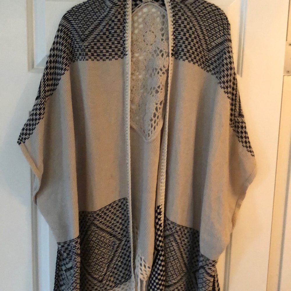 Hollister poncho really cute and comfortable